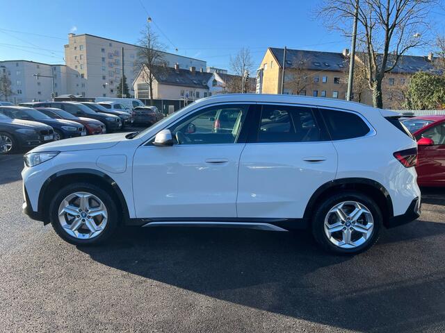 BMW X1 xDrive30e xLine ** LED, LEDER, HuD, HARMAN KORDON, TREKH, VERW. STUUR ** 1e EIG - 26.000km - UNFALLFREI ** ** INFORMEER OOK NAAR ONZE AANTREKKELIJKE FINANCIAL-LEASE TARIEVEN **