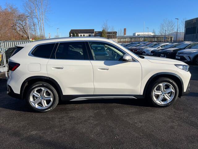 BMW X1 xDrive30e xLine ** LED, LEDER, HuD, HARMAN KORDON, TREKH, VERW. STUUR ** 1e EIG - 26.000km - UNFALLFREI ** ** INFORMEER OOK NAAR ONZE AANTREKKELIJKE FINANCIAL-LEASE TARIEVEN **