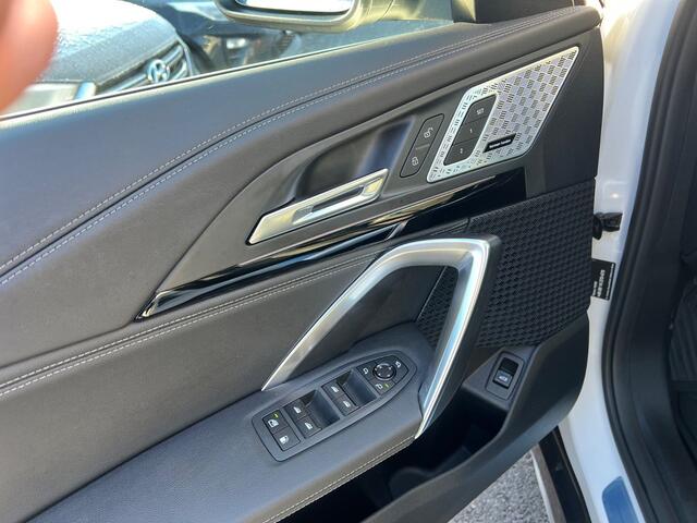 BMW X1 xDrive30e xLine ** LED, LEDER, HuD, HARMAN KORDON, TREKH, VERW. STUUR ** 1e EIG - 26.000km - UNFALLFREI ** ** INFORMEER OOK NAAR ONZE AANTREKKELIJKE FINANCIAL-LEASE TARIEVEN **