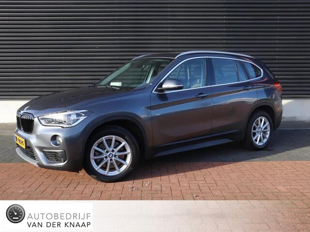 BMW X1 sDrive20i Centennial High Executive | Clima | Cruise | Navi | Leder | Stoelverwarming | Pano | Parkeer-assistent |