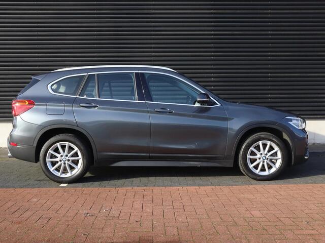 BMW X1 sDrive20i Centennial High Executive | Clima | Cruise | Navi | Leder | Stoelverwarming | Pano | Parkeer-assistent |