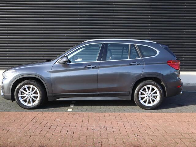 BMW X1 sDrive20i Centennial High Executive | Clima | Cruise | Navi | Leder | Stoelverwarming | Pano | Parkeer-assistent |