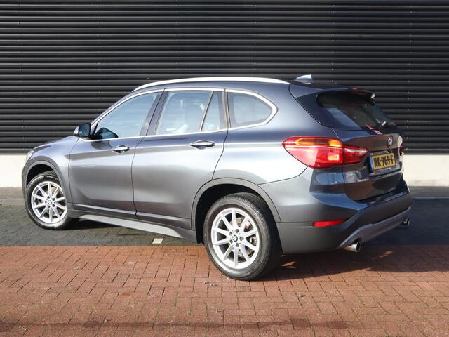 BMW X1 sDrive20i Centennial High Executive | Clima | Cruise | Navi | Leder | Stoelverwarming | Pano | Parkeer-assistent |