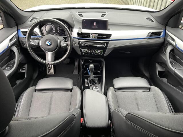 BMW X1 xDrive25e High Executive M Sport 18"/Stoelverwarming/Sportstoelen/Elektrische Klep/LED/DAB/Navigatie/PDC