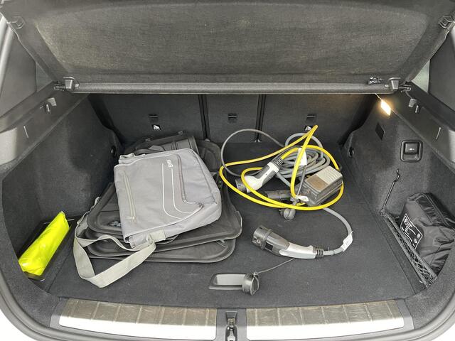 BMW X1 xDrive25e High Executive M Sport 18"/Stoelverwarming/Sportstoelen/Elektrische Klep/LED/DAB/Navigatie/PDC