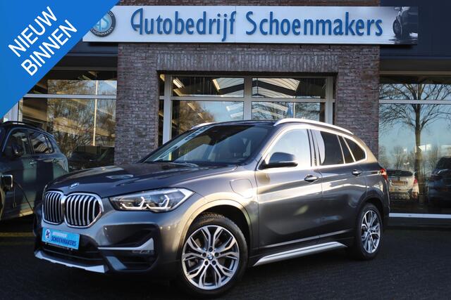 BMW X1 xDrive25e High Executive Edition PLUG-IN! LEER TREKHAAK-AFN HUD CAMERA CRUISE DAB NAVI STOELVERWARMING 2XPDC CLIMA ELEC-KOFFERBAK 18"LMV