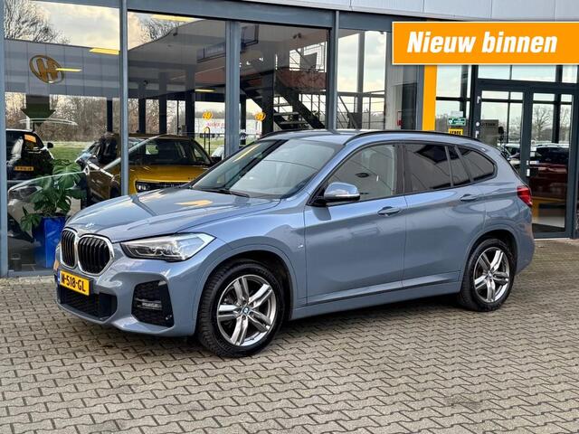 BMW X1 sDrive18i High Executive - navi - stoelverwarming - trekhaak