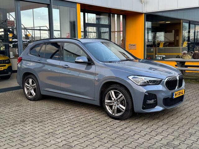 BMW X1 sDrive18i High Executive - navi - stoelverwarming - trekhaak