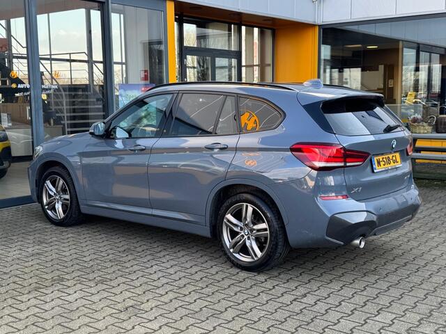 BMW X1 sDrive18i High Executive - navi - stoelverwarming - trekhaak