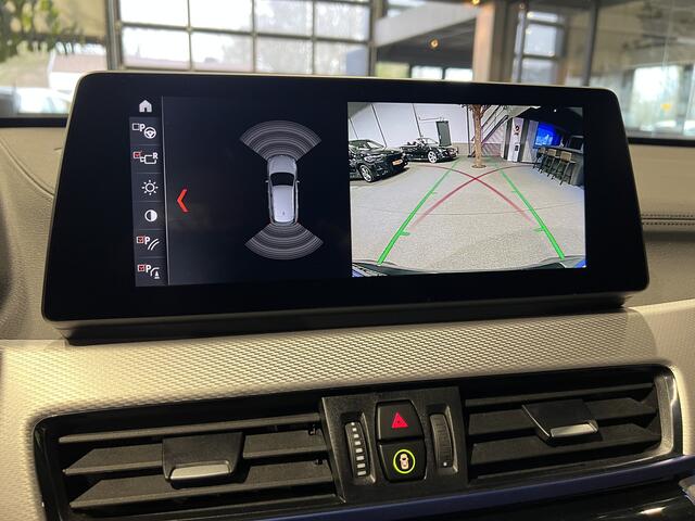BMW X1 xDrive25e High Executive M-Sport | Panorama | HUD | el stoelen | Camera | Stuurverwarming
