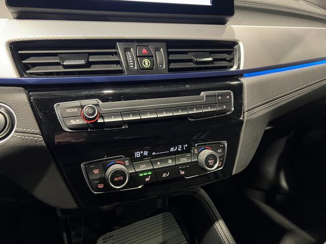 BMW X1 xDrive25e High Executive M-Sport | Panorama | HUD | el stoelen | Camera | Stuurverwarming