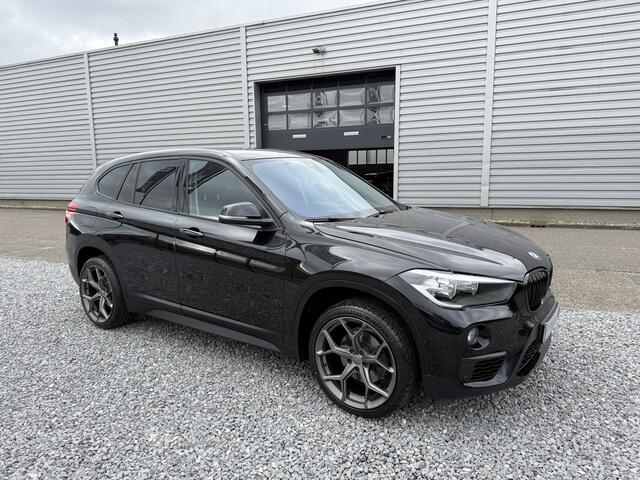 BMW X1 sDrive18i Exe Aut Nav|Cruis|PDC|LED Zwart