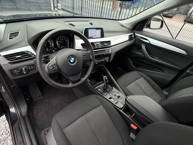 BMW X1 sDrive18i Exe Aut Nav|Cruis|PDC|LED Zwart