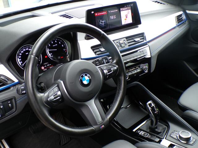 BMW X1 sDrive20i M-Sport, Apple Carplay / Trekhaak / Full LED / HiFi audio / Head up Display / Parkeersensoren
