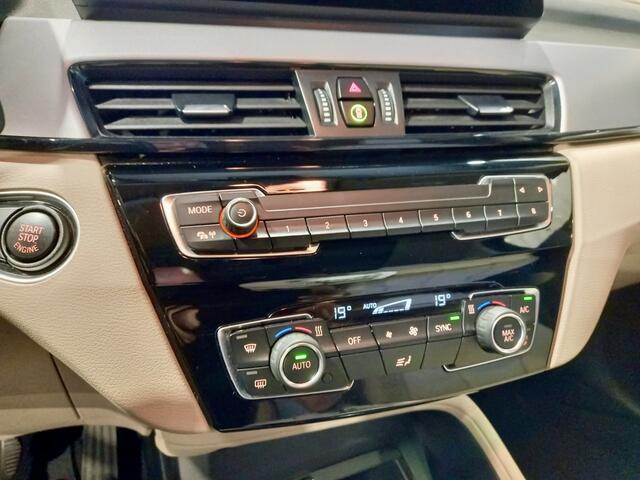 BMW X1 sDrive20i Executive Edition X-Line | Facelift | Panorama | HUD | Leder beige | Camera | NAP