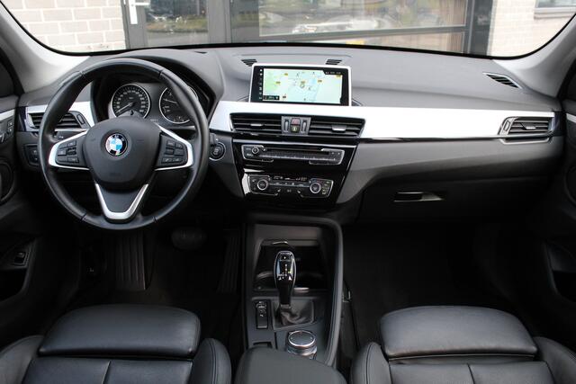 BMW X1 sDrive20i High Executive / Camera / HUD / Keyless / N.A.P.