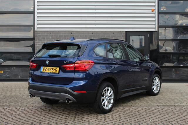 BMW X1 sDrive20i High Executive / Camera / HUD / Keyless / N.A.P.