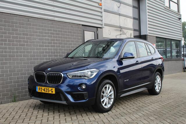BMW X1 sDrive20i High Executive / Camera / HUD / Keyless / N.A.P.