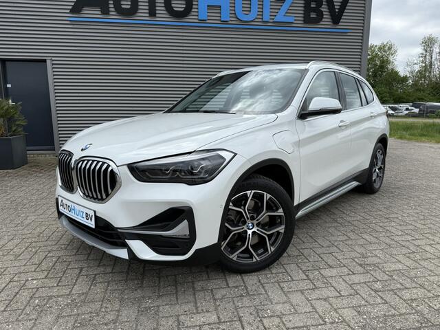 BMW X1 xDrive25e xLine Panoramadak Stuurverwarming Head-Up Display Achteruitrijcamera ACC