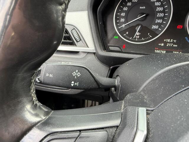 BMW X1 BWJ 2016 xDrive25i 232 PK M-High Executive AUTOMAAT TREKHAAK / STUUR & STOEL VERW. / LEDER / ELEKTR. MEMORY STOELEN / NAVI / CLIMA / CRUISE / LMV / PDC / BI-XENON / CAMERA