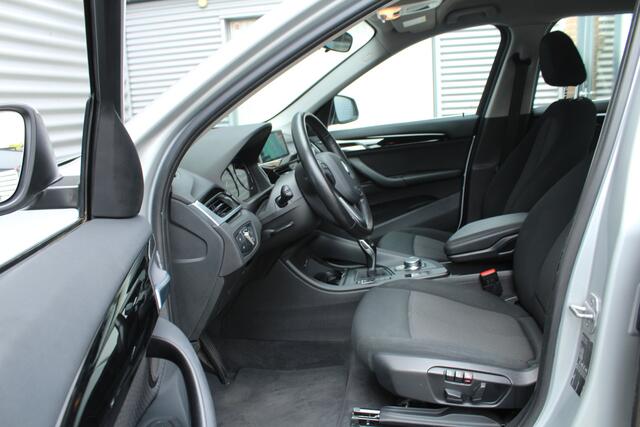 BMW X1 sDrive18i 141pk AUTOMAAT NL-Auto NAP 74.942km Clima Cruise Navi Camera HUD Keyless El. Klep 17"LMV