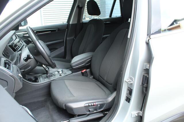 BMW X1 sDrive18i 141pk AUTOMAAT NL-Auto NAP 74.942km Clima Cruise Navi Camera HUD Keyless El. Klep 17"LMV