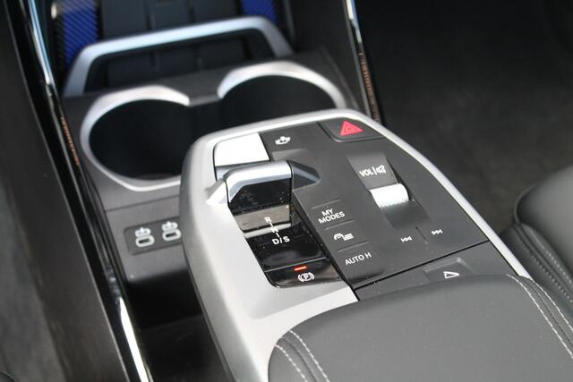 BMW X1 sDrive20i High Executive M Sport Automaat / Panoramadak / Sportstoelen / Parking Assistant Plus / Adaptief M Onderstel / Head-Up / Comfort Access