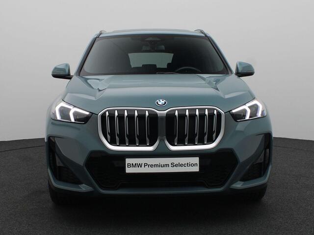 BMW X1 xDrive25e M Sportpakket | Premium Pack | Travel Pack | Achteruitrijcamera | Panoramadak | Driving Assistant Plus | Parking Assistant | Harman Kardon | 18''