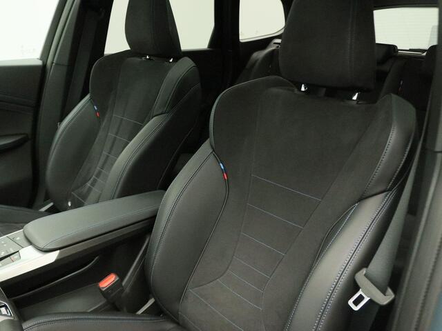 BMW X1 xDrive25e M Sportpakket | Premium Pack | Travel Pack | Achteruitrijcamera | Panoramadak | Driving Assistant Plus | Parking Assistant | Harman Kardon | 18''