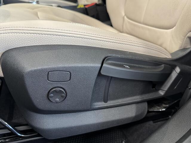 BMW X1 sDrive20i High Executive Edition | Pano | Navigatie | LED | Airco-Ecc | LM-Velgen |Stoelverwarming | Camera | ( Vestiging - Nieuwegein )