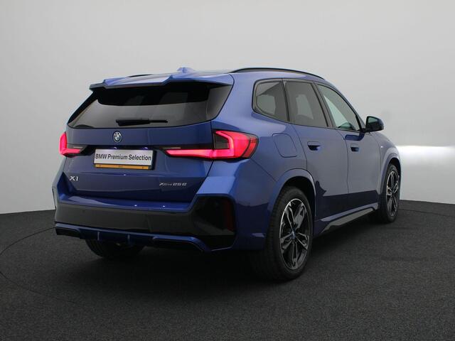 BMW X1 xDrive25e M Sportpakket Pro | Innovation Pack | Comfort Pack | Travel Pack | Panoramadak | Head-Up Display | 19"