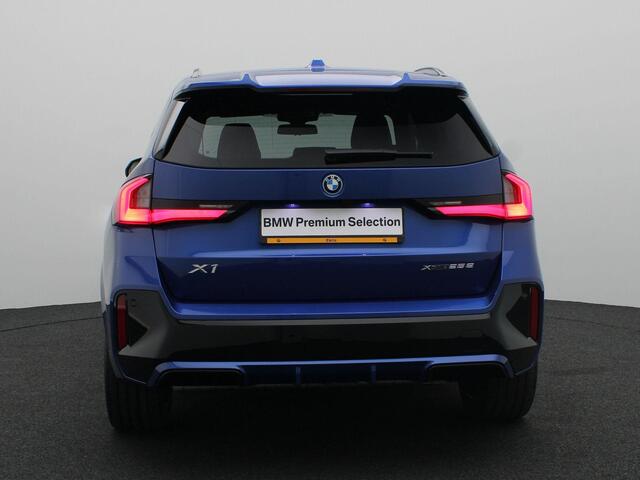 BMW X1 xDrive25e M Sportpakket Pro | Innovation Pack | Comfort Pack | Travel Pack | Panoramadak | Head-Up Display | 19"