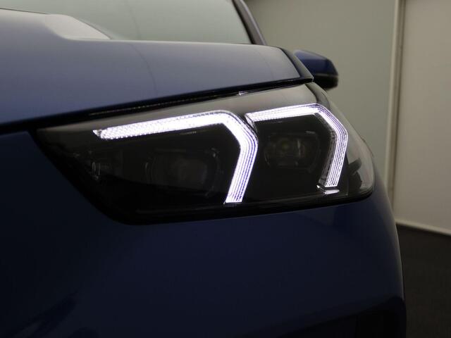 BMW X1 xDrive25e M Sportpakket Pro | Innovation Pack | Comfort Pack | Travel Pack | Panoramadak | Head-Up Display | 19"