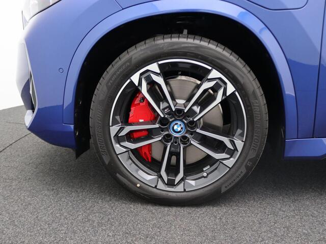 BMW X1 xDrive25e M Sportpakket Pro | Innovation Pack | Comfort Pack | Travel Pack | Panoramadak | Head-Up Display | 19"