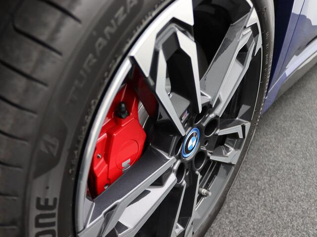 BMW X1 xDrive25e M Sportpakket Pro | Innovation Pack | Comfort Pack | Travel Pack | Panoramadak | Head-Up Display | 19"