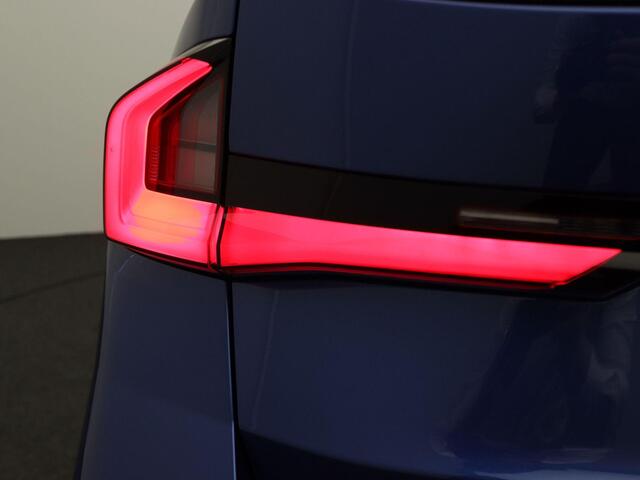 BMW X1 xDrive25e M Sportpakket Pro | Innovation Pack | Comfort Pack | Travel Pack | Panoramadak | Head-Up Display | 19"