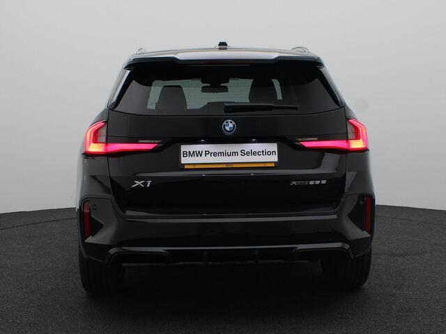BMW X1 xDrive25e M Sportpakket | Premium Pack | Comfort Pack | Travel Pack | Achteruitrijcamera | Harman-Kardon |18"