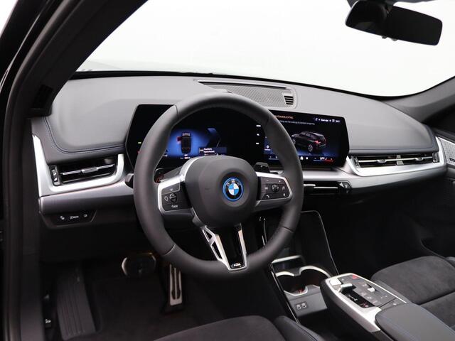 BMW X1 xDrive25e M Sportpakket | Premium Pack | Comfort Pack | Travel Pack | Achteruitrijcamera | Harman-Kardon |18"