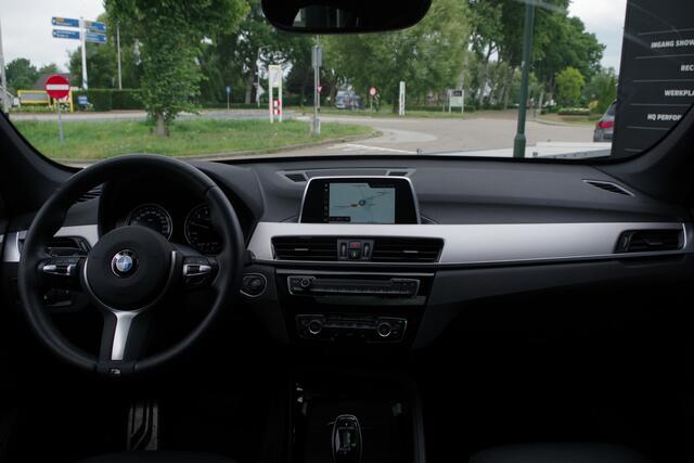 BMW X1 sDrive18i M-Sport High Executive 140 PK Automaat, Panoramadak, LED Koplampen , Leder bekleding.