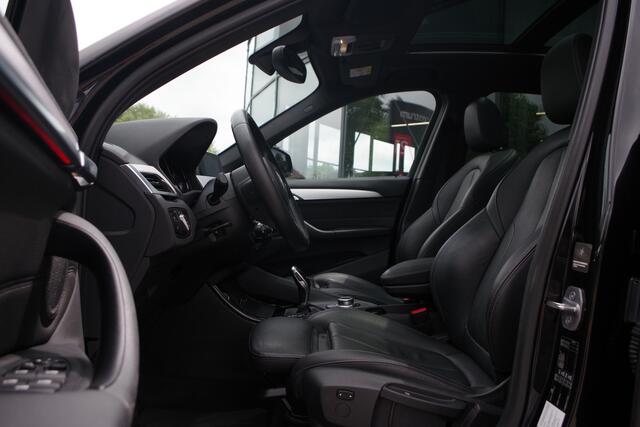 BMW X1 sDrive18i M-Sport High Executive 140 PK Automaat, Panoramadak, LED Koplampen , Leder bekleding.