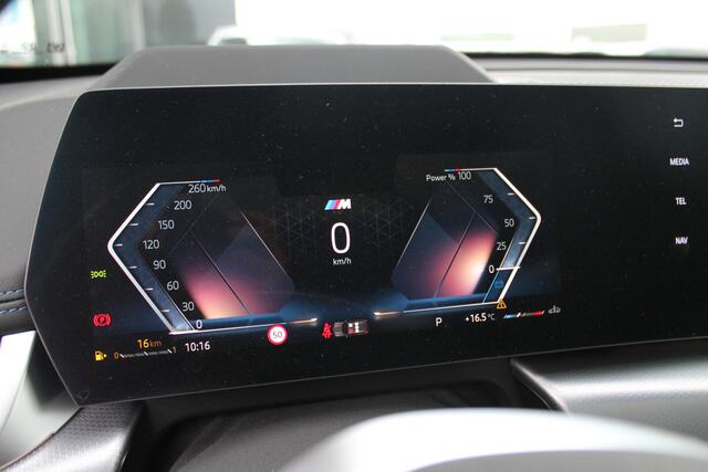 BMW X1 sDrive20i High Executive M Sport Automaat / Panoramadak / Trekhaak / Sportstoelen / Comfort Access / M Adaptief onderstel / Adaptieve LED / Parking Assistant Plus / Head-Up / Harman-Kardon