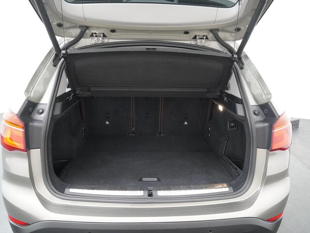 BMW X1 sDrive20i 192pk High Executive Automaat - Lederen bekleding - Navigatie - Trekhaak