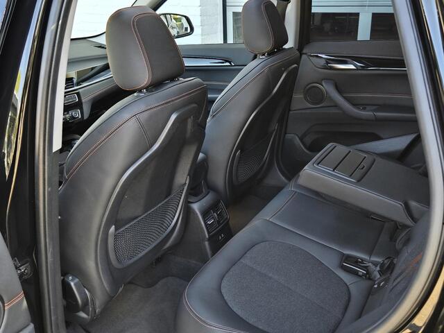 BMW X1 xDrive25e eDrive Sport Line | PANORAMA | SPORTSTOELEN | ELEKTR. ACHTERKLEP | CAMERA |