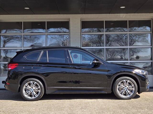 BMW X1 xDrive25e eDrive Sport Line | PANORAMA | SPORTSTOELEN | ELEKTR. ACHTERKLEP | CAMERA |