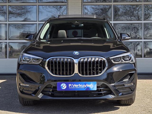 BMW X1 xDrive25e eDrive Sport Line | PANORAMA | SPORTSTOELEN | ELEKTR. ACHTERKLEP | CAMERA |