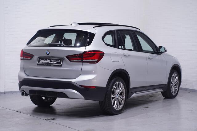 BMW X1 sDrive18i Sport Line Panodak Head-up Camera Leder Sportstoelen PDC v+a Stoelverwarming Led koplampen