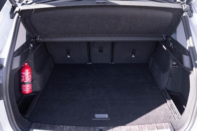 BMW X1 sDrive18i Sport Line Panodak Head-up Camera Leder Sportstoelen PDC v+a Stoelverwarming Led koplampen