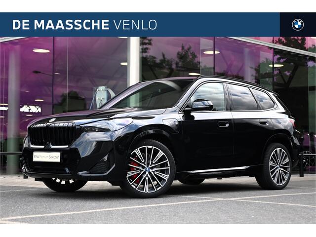 BMW X1 xDrive25e High Executive M Sport Automaat / Panoramadak / Trekhaak / Sportstoelen / Adaptieve LED / M Adaptief onderstel / Parking Assistant Plus / Comfort Access