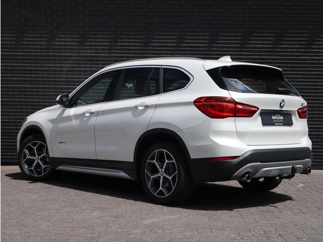 BMW X1 xDrive20i High Executive | Head Up | Panorama dak | Trekhaak |