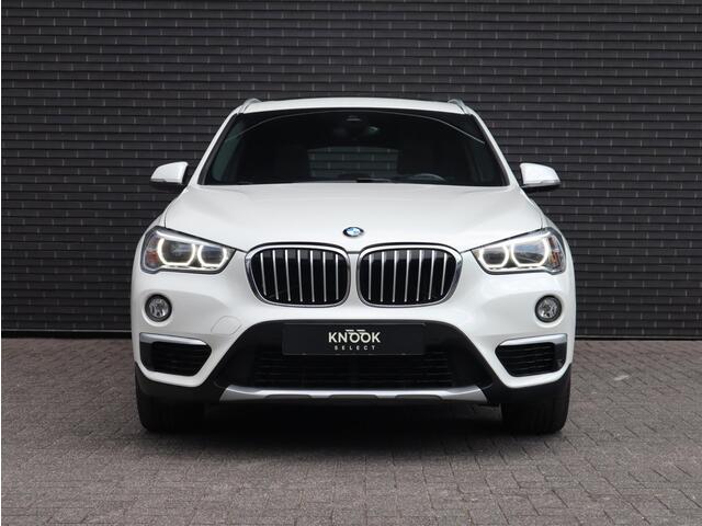 BMW X1 xDrive20i High Executive | Head Up | Panorama dak | Trekhaak |